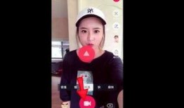 抖音网红吃瓜视频打扑克,扑克牌游戏趣味横生